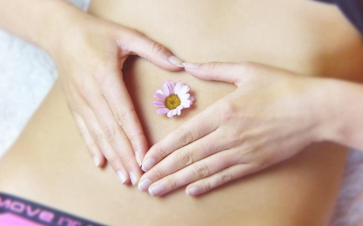 A menstruációs nehézségek természetes enyhítése CBD-vel