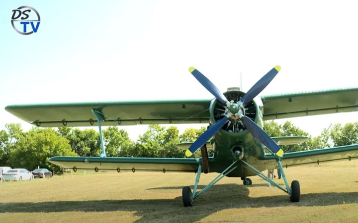 DSTV: ejtőernyősök találkoztak