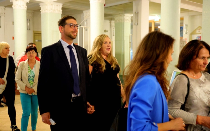 "...hogy az intézmény stabilan működjön"