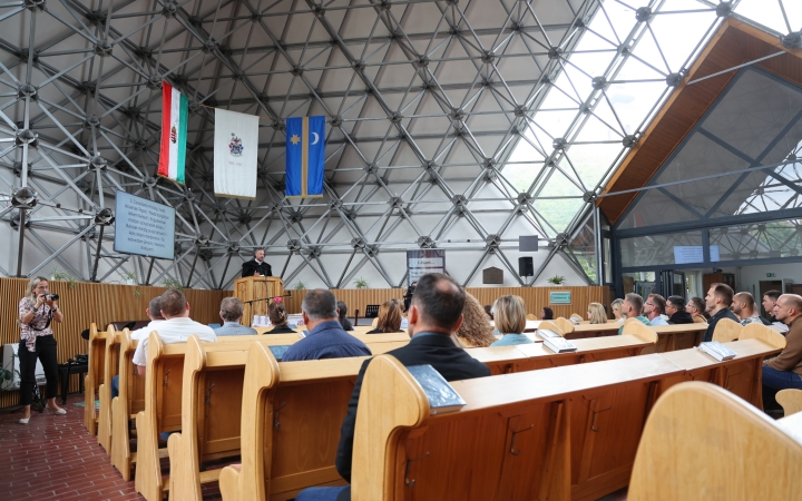 MRE Újváros Drogambulancia: vezetői beiktatás és házavató a közösség jeles ünnepén