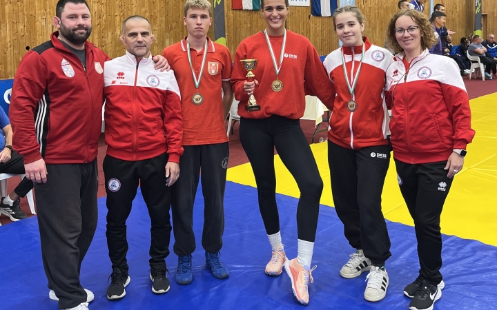 Fényes érmek a birkózó-maratonon