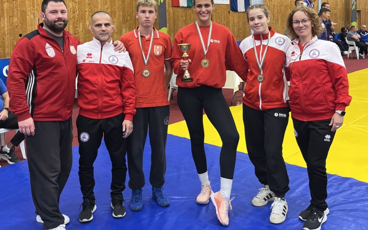 Fényes érmek a birkózó-maratonon