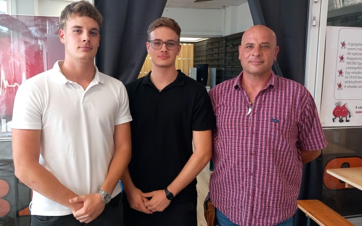 Különleges alkalom, családi csapolás is akadt a szeptemberi véradások között!  