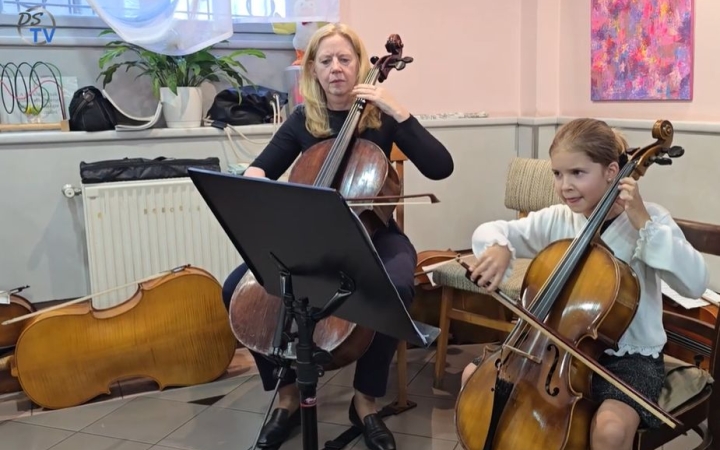 DSTV: újra muzsika a cukrászdában