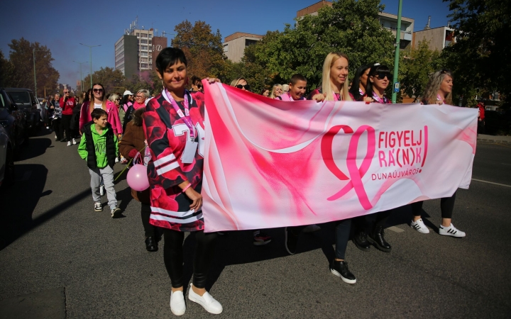 A rózsaszín szalag ereje – közös cselekvésre is buzdított a II. Figyelj rá(n)k!  (galériával)