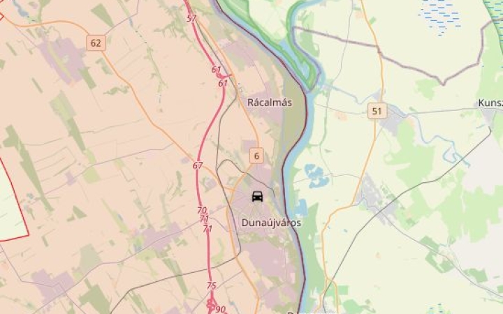 Személyautó és kisteherautó ütközött Dunaújvárosban