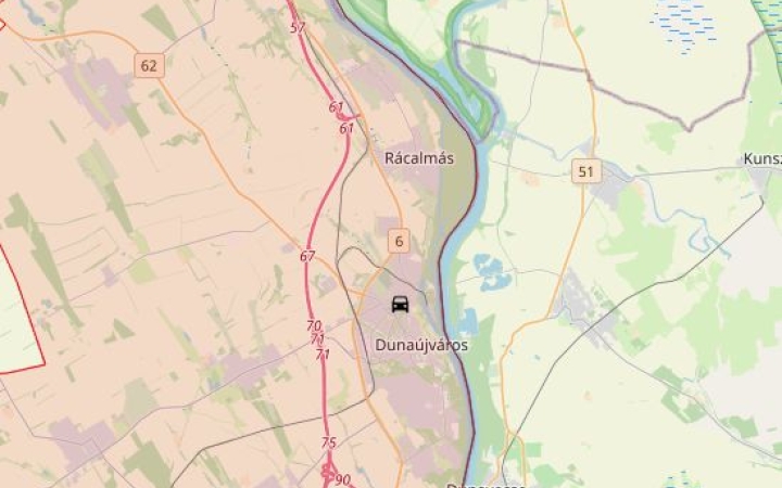 Személyautó és kisteherautó ütközött Dunaújvárosban