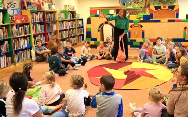 DSTV: varázslatos meseünnep a könyvtárban