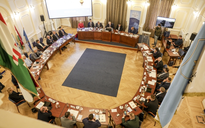 Tíz ellenzéki város vezetése fogott össze