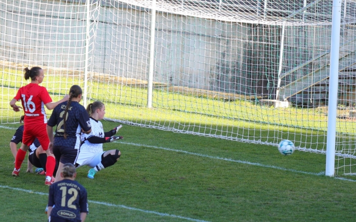 Átrobogott a PVSK-n a dunaújvárosi gyors