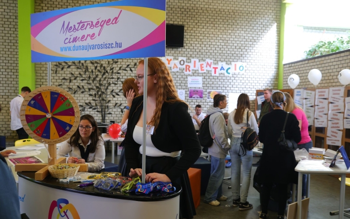 Tömegvonzás, nagy merítés a szakmák napján (galériával)