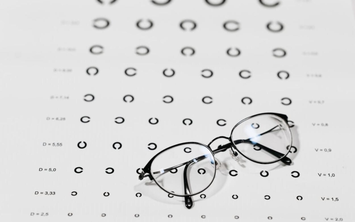 Lehull a lepel: ennyibe kerül a lézeres látásjavítás