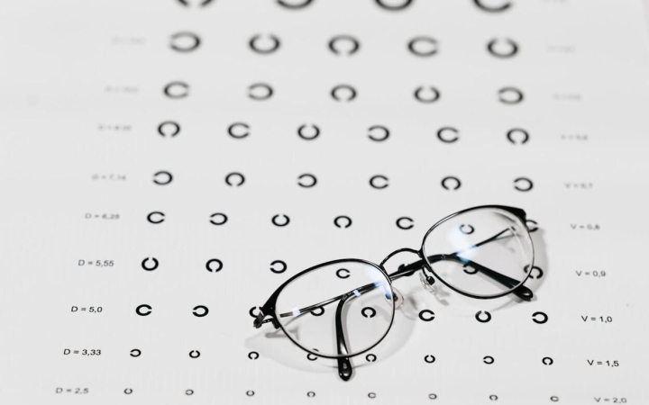 Lehull a lepel: ennyibe kerül a lézeres látásjavítás