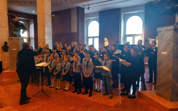 Vastapsot érdemelt, csodás matinékoncert a Viadanával a Magyar Nemzeti Galériában