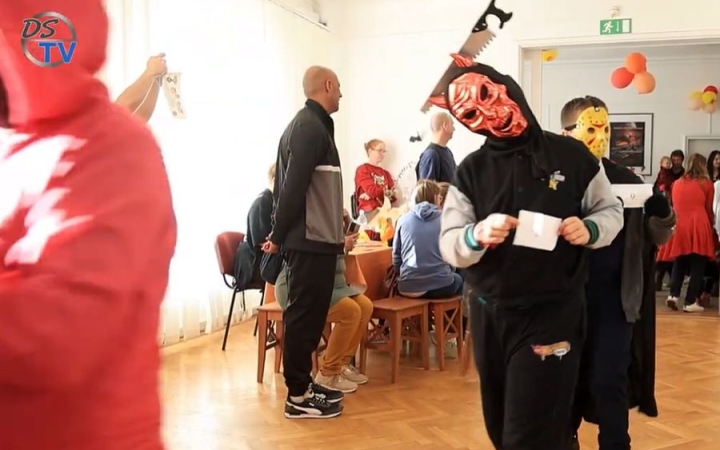 DSTV: jelmezes kavalkád a múzeumban