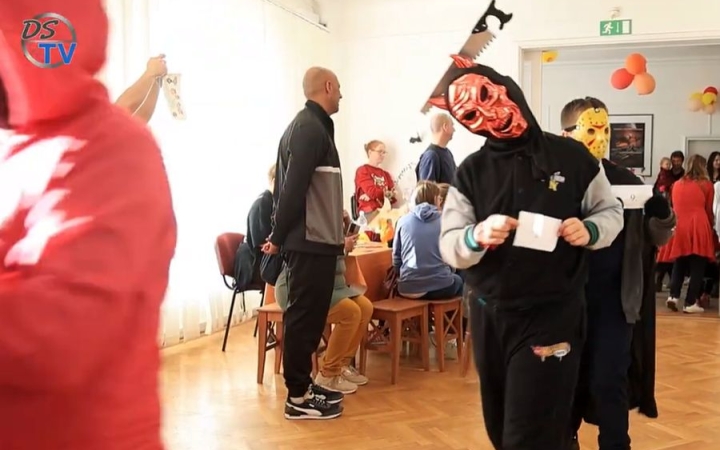 DSTV: jelmezes kavalkád a múzeumban DSTV: jelmezes kavalkád a múzeumban