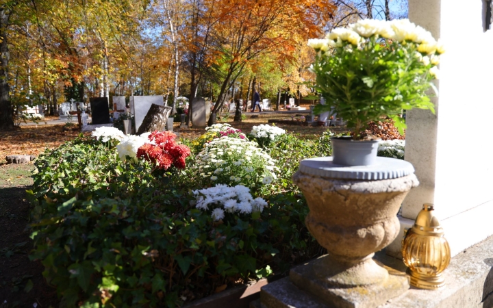 Idén is meghitten emlékezhetünk elhunyt szeretteinkre a temetőben