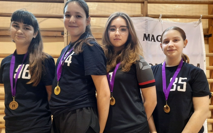 Dunaújvárosi éremeső Szederkényben