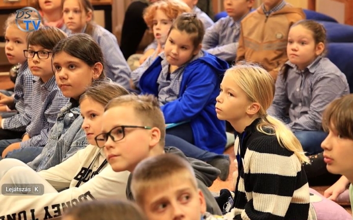 DSTV: szóforgatók, betűvetők a könyvtárban