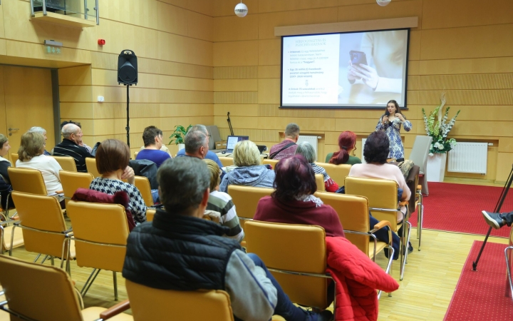 Közéleti témák a pszichológus szemüvegén át – a Dunaújvárosi Estek sorozatában