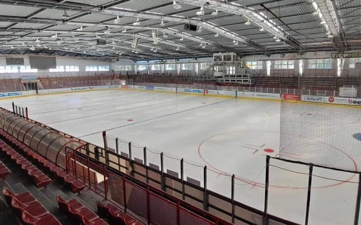 Újra lesz jég a jégcsarnokban!