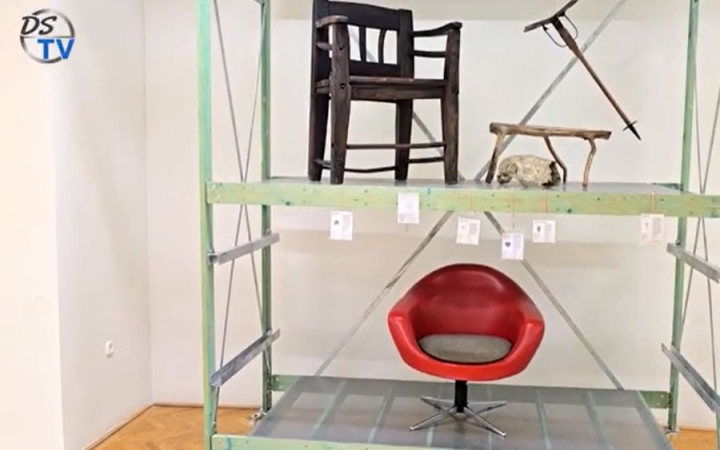 DSTV: széktárlat a múzeumban DSTV: széktárlat a múzeumban