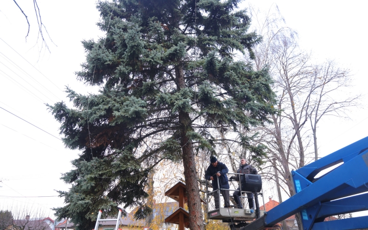 Hagyományos ünnepi díszítés Újtelepen Hagyományos ünnepi díszítés Újtelepen