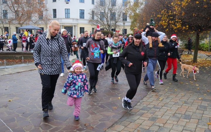 FitCity: jókedv, mozgás és közösségi élmény az I. Családi Mikulásfutáson (galériával)