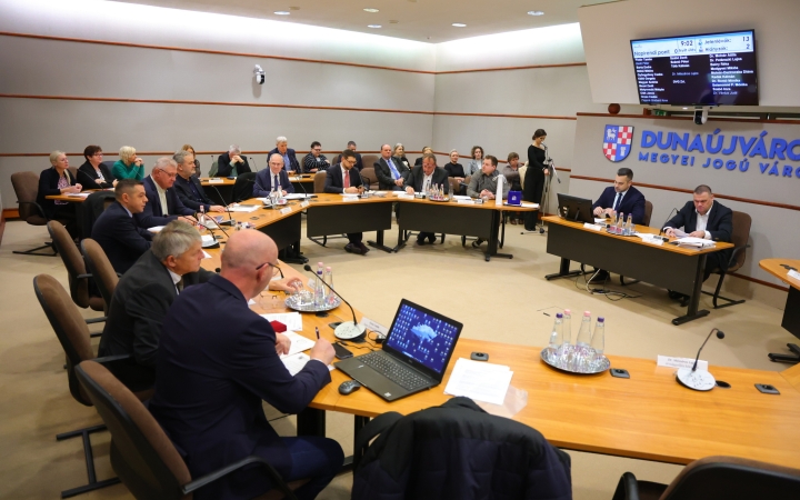 Ünnepi percek után fontos döntések a közgyűlésen Ünnepi percek után fontos döntések a közgyűlésen