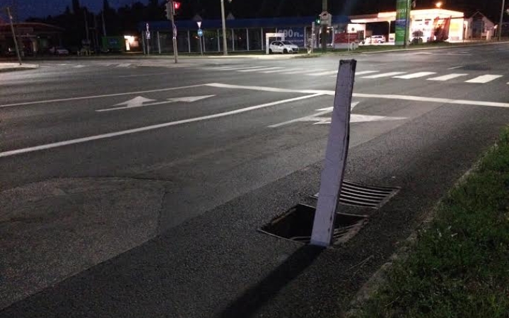 Beesett csatornarács az Aranyvölgyin, vezessenek óvatosan!