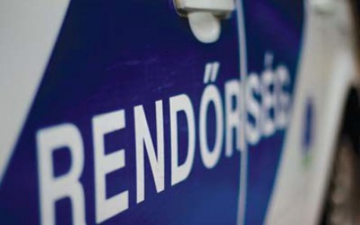 Vonat és gépkocsi ütközött Nagyvenyim mellett