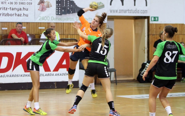 Kézilabda: bronzérem hazai pályán