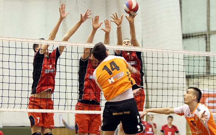 Röplabda: munkában a Dunaferr SE