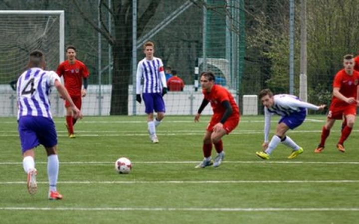 Labdarúgás: háromból két siker