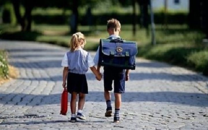 Becsengetésre várva