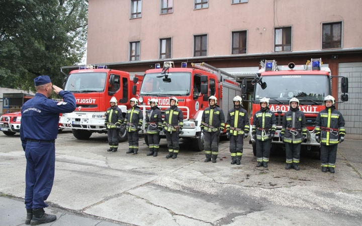 A hősökért szóltak a szirénák!