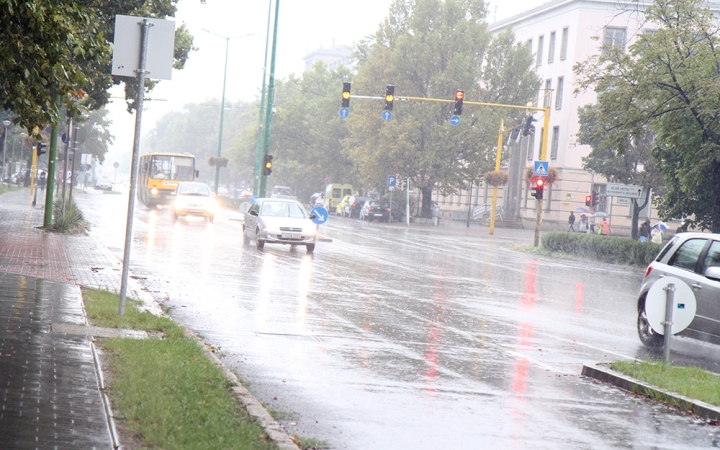 Lehülés, szél és eső - ezt kapjuk a hétvégén