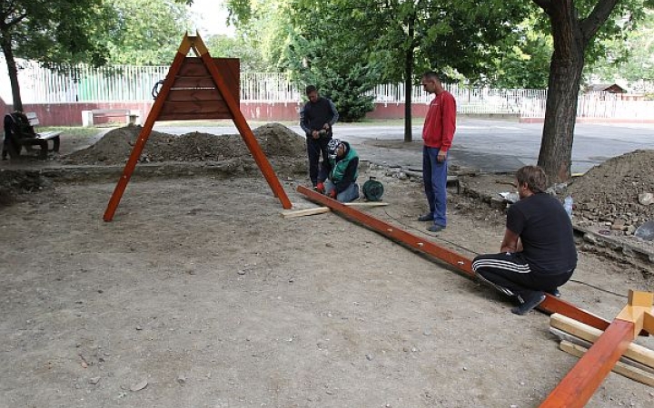 Önkéntes apukák a színfalak mögött