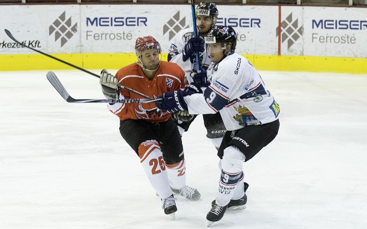 Jégkorong: a Brassó érkezik