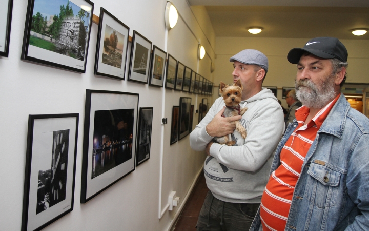 Három az egyben fotókiállítás a könyvtárban
