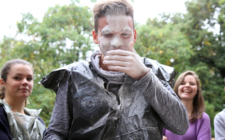 Sűrű nap a Rostiban