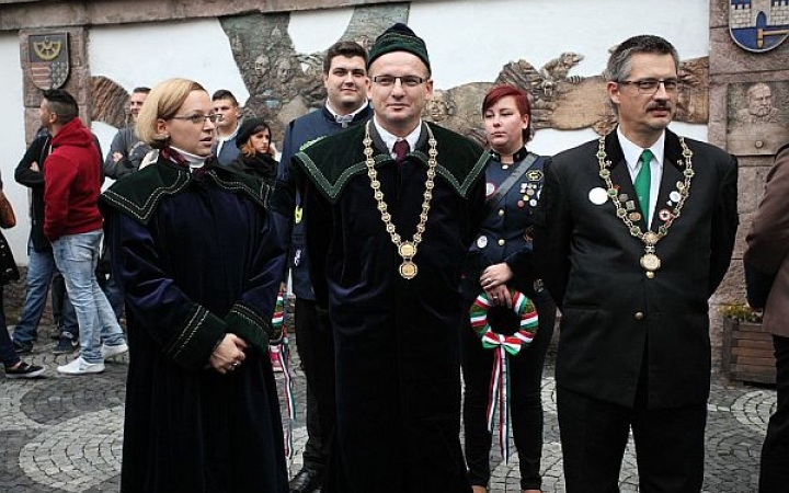 A főiskola minden feltételnek megfelel, hogy egyetemmé válhasson