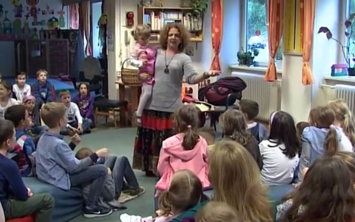 Játékos előadás a meséről