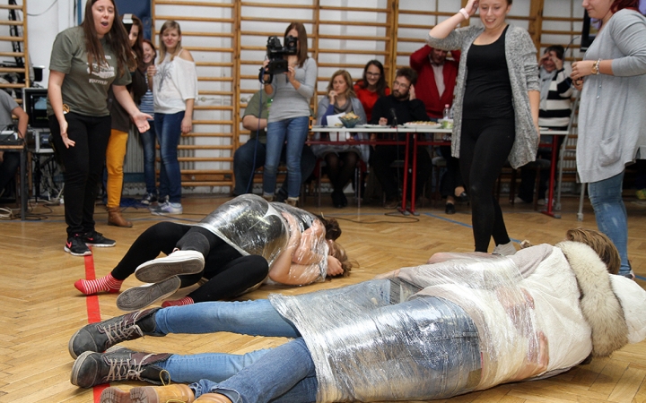 Felavatták a rudasos gólyákat - Csokipuding evőpálcikákkal