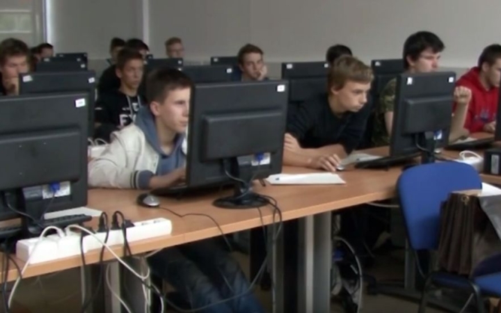 Középiskolások a főiskolán