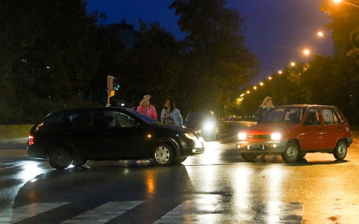 Két autó koccant az MMK-nál