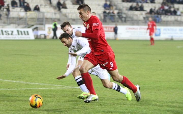 Labdarúgás: a Paks is meghajolt