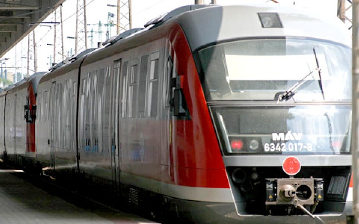 Hosszú hétvége - Már mától változik a vasúti menetrend!