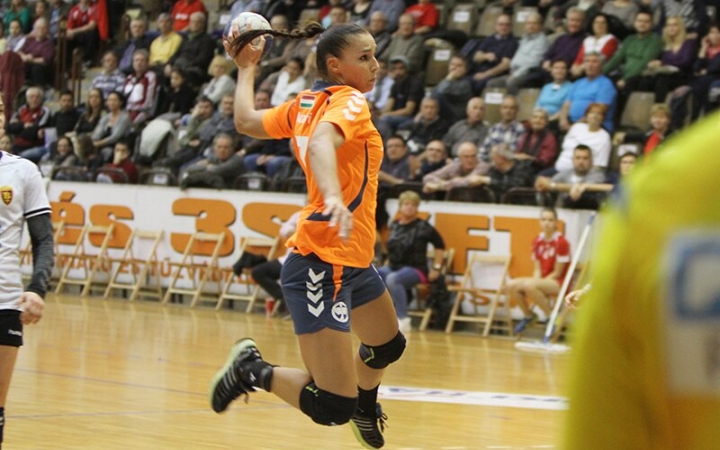 Kézilabda: kiütéssel tovább