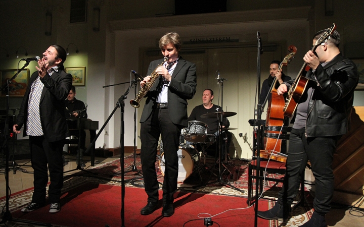 Virtuóz világsztárok a Művészben - Az East Gipsy Band és Tim Ries